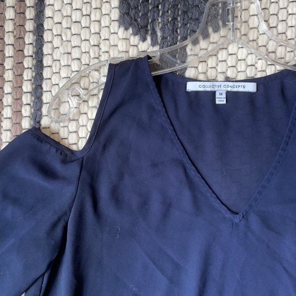 Cold Shoulder Navy Top - M - Collective Concepts - Picture 2 of 2